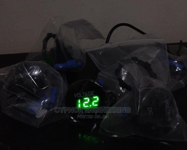 Green 12v Voltmeter - main view