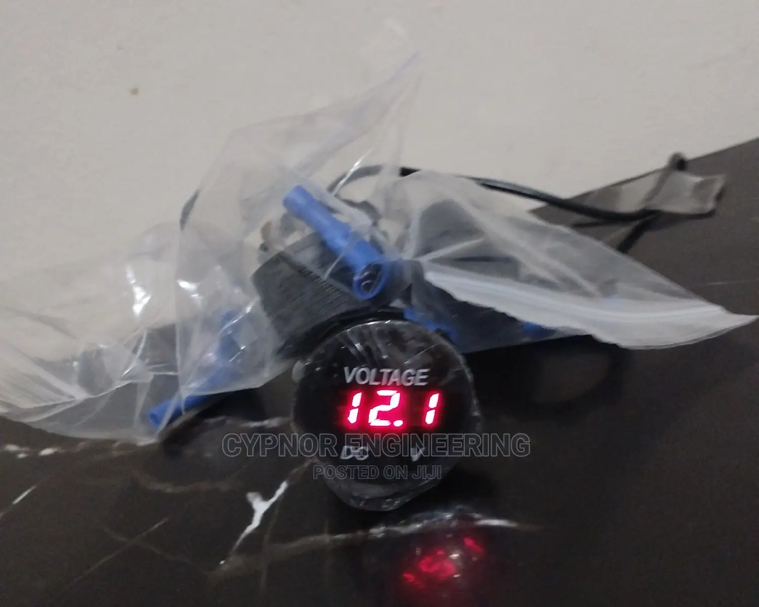 Red 12v Voltmeter