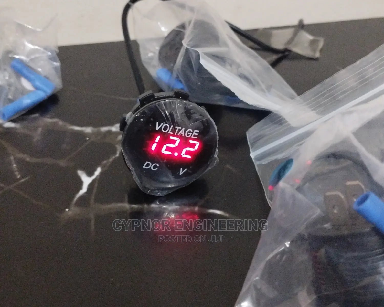 12v Voltmeter