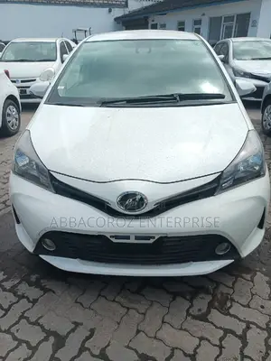 Toyota Vitz 2016 White