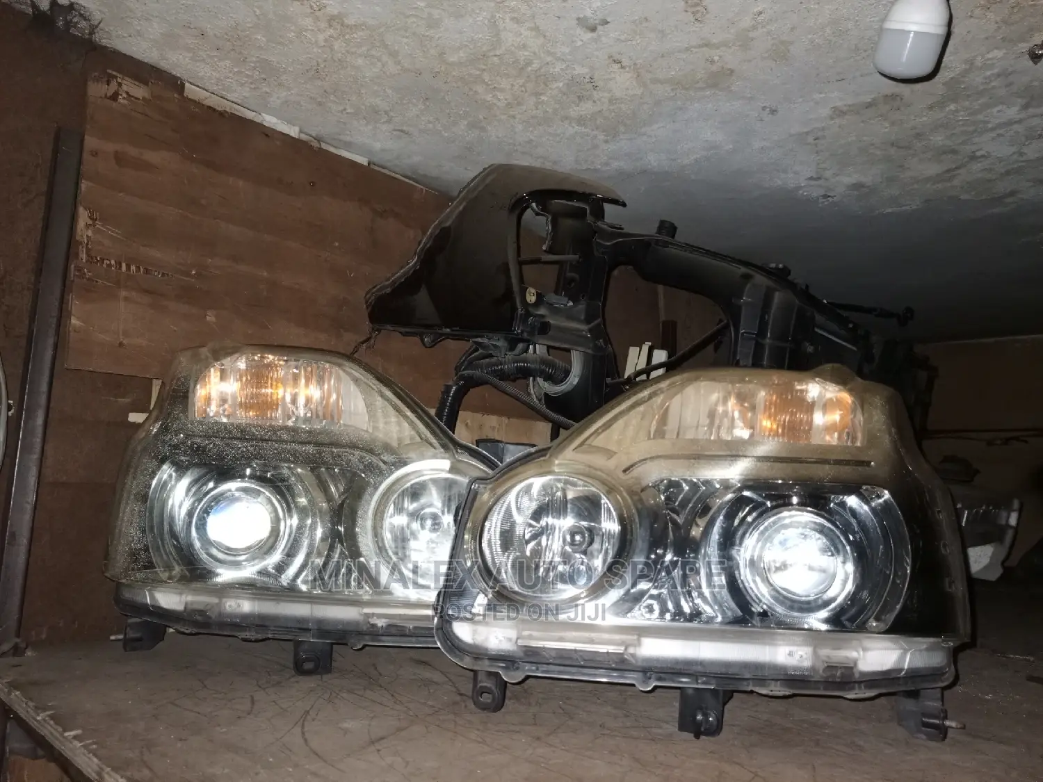 Xtrail NT31 (Grill-Side Drop) Zenon Headlights