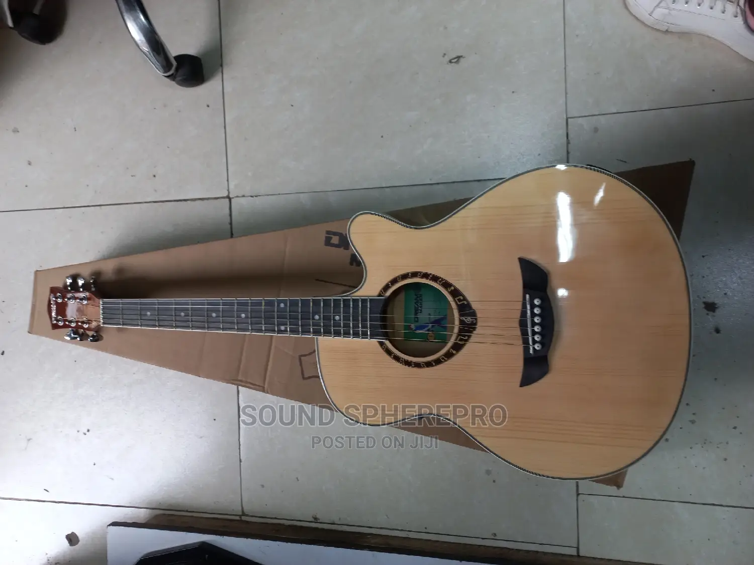 Dream Maker Size 40 Semi-Accoustic Guitar