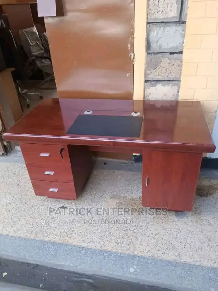 Executive Office Desk 1.4 MTRS