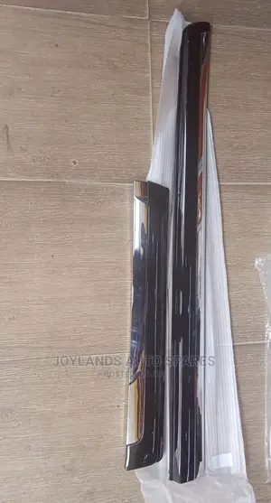 Prado V8/Fj 150 Side Mouldings