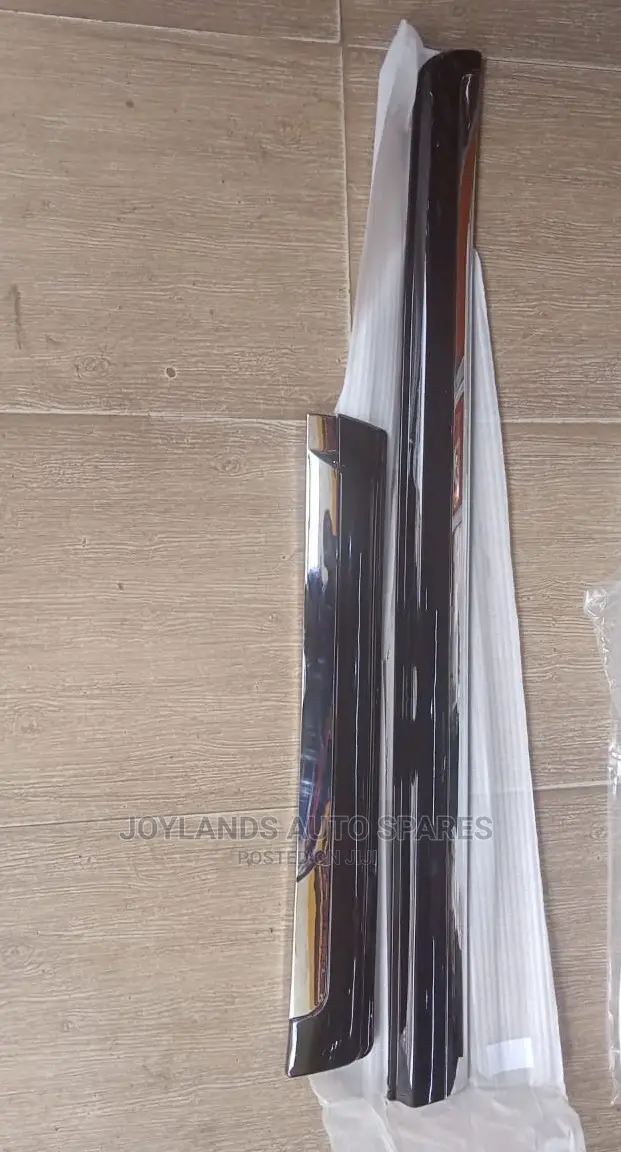 Prado V8/Fj 150 Side Mouldings