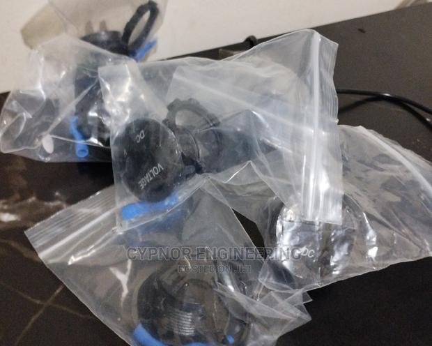 Blue 12v Voltmeter