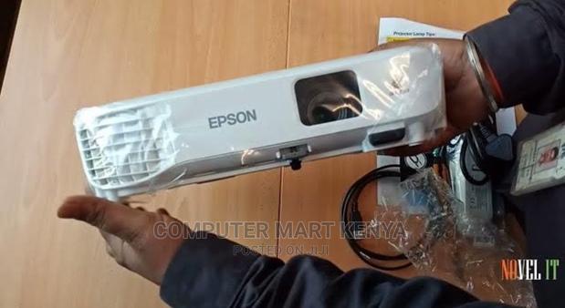 Epson Projector 3600 Lumens - main view