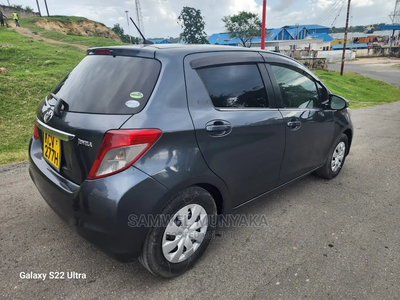 Toyota Vitz 1.0 FWD 5dr 2011 Black