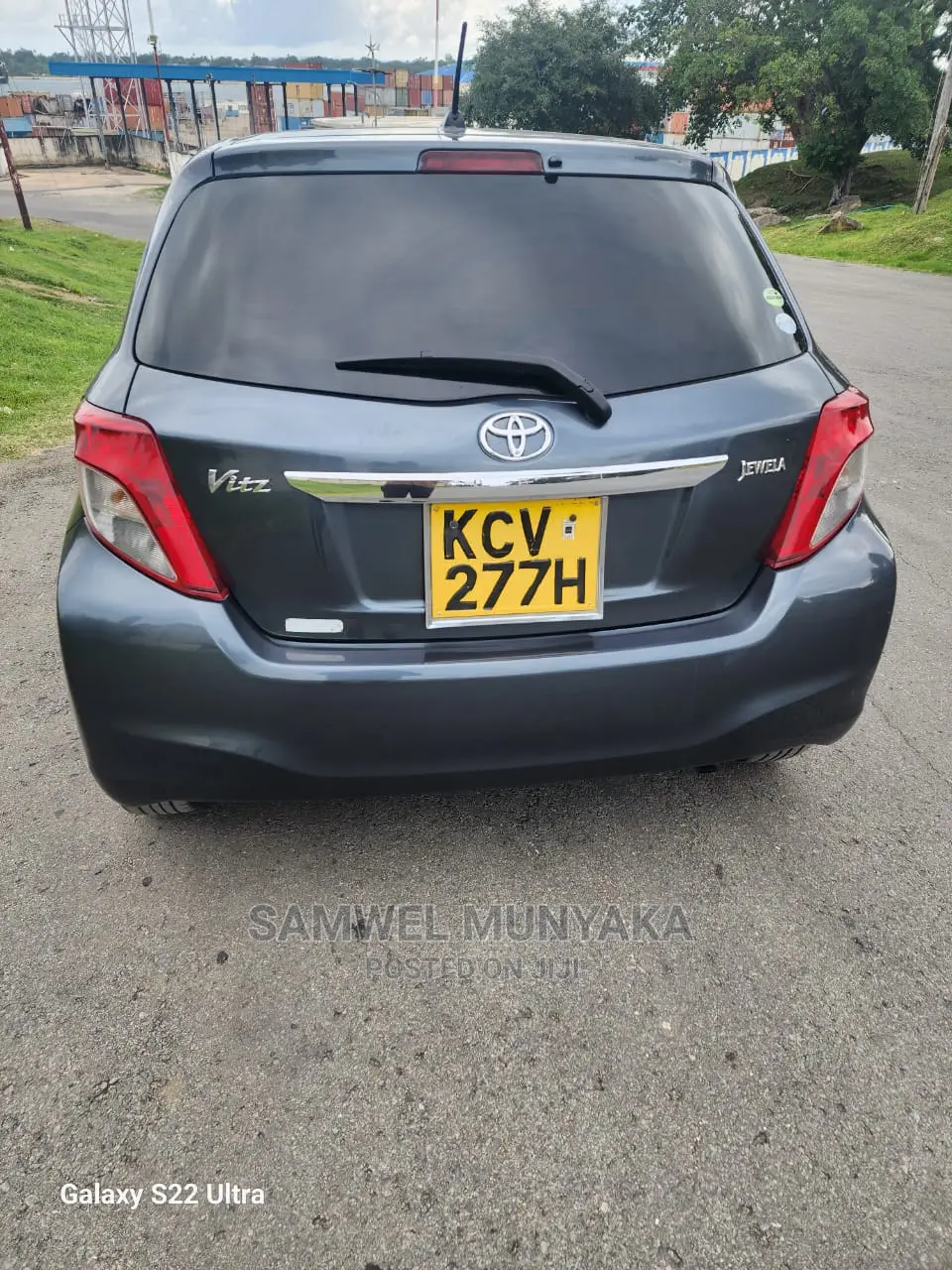 Toyota Vitz 1.0 FWD 5dr 2011 Black