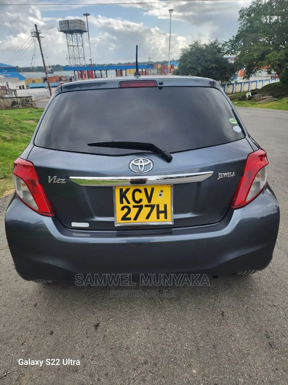Toyota Vitz 1.0 FWD 5dr 2011 Black