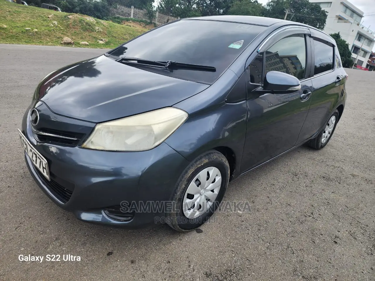 Toyota Vitz 1.0 FWD 5dr 2011 Black