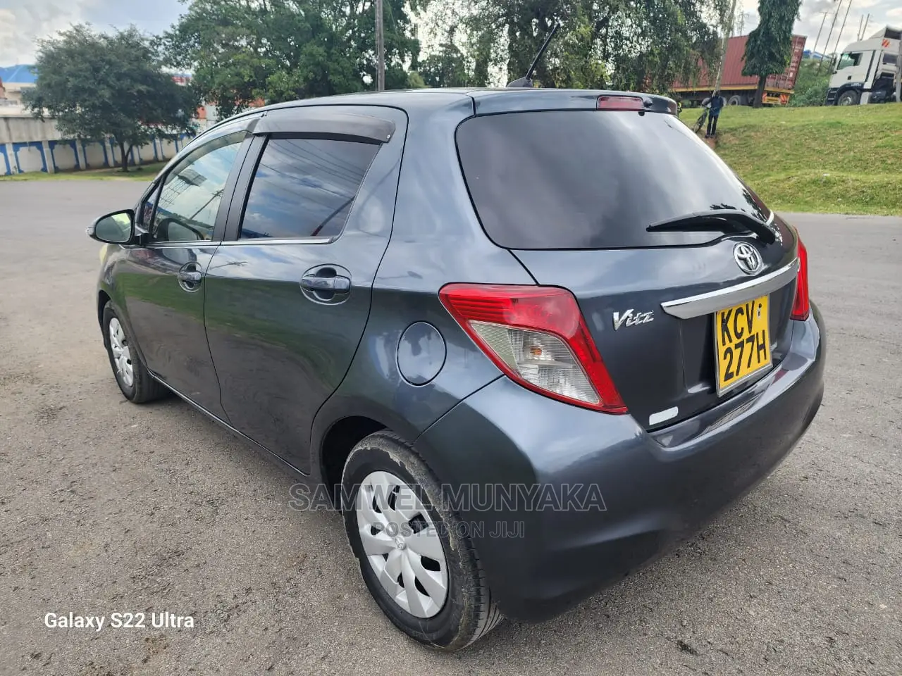 Toyota Vitz 1.0 FWD 5dr 2011 Black