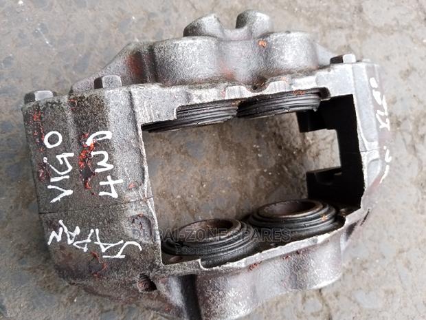 Front Brake Calipers Hilux Vigo Japan D-4d Available. - thumbnail 5