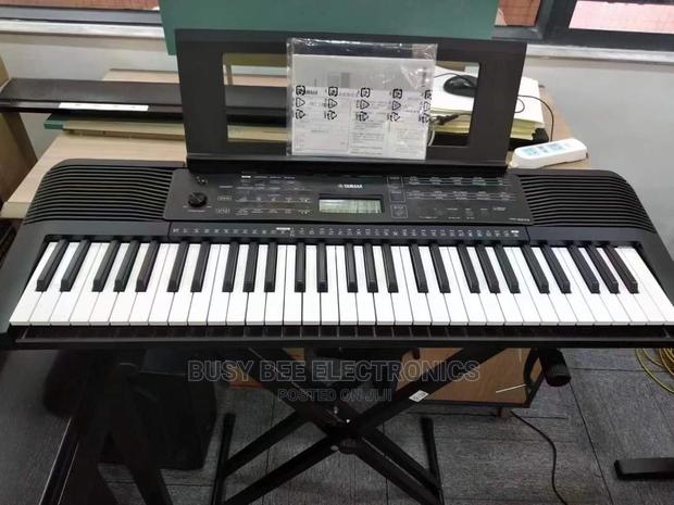 273 PSR Yamaha Keyboard - thumbnail 2