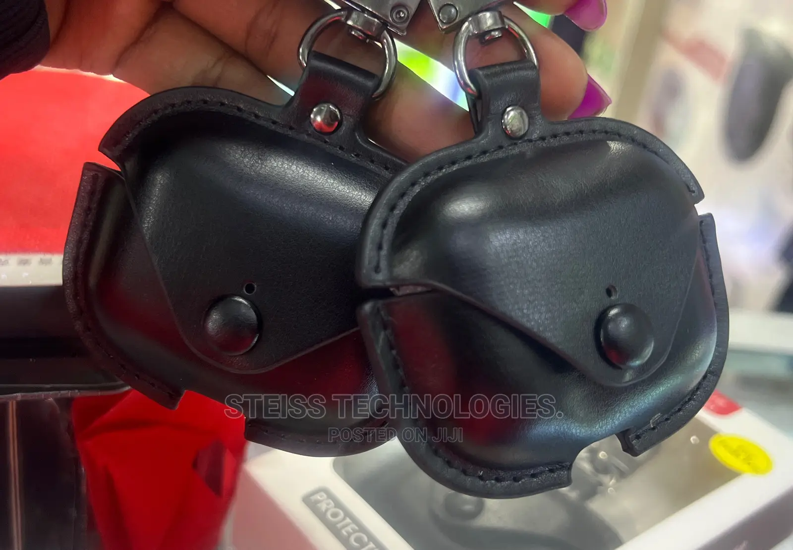 Airpods Pro Black Leather Casing.