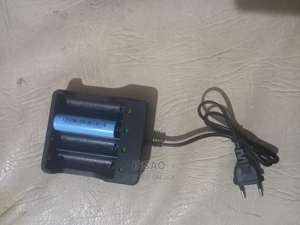 Lithium Li-on Battery Charger for 4 Batteries - main view