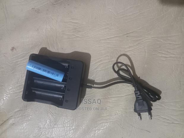 Lithium Li-on Battery Charger for 4 Batteries - thumbnail 3