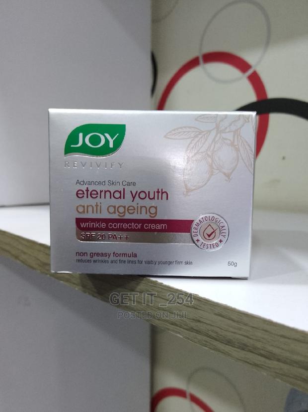 Reduce Wrinkles and Fine Lines for Visibly Younger Firm Skin