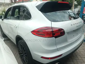 Porsche Cayenne 2016 White