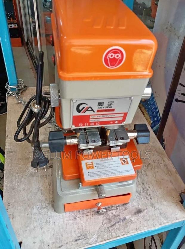 Special Key Cutting Machine. - main view