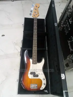 Bass Guitar 4 Strings and the Case