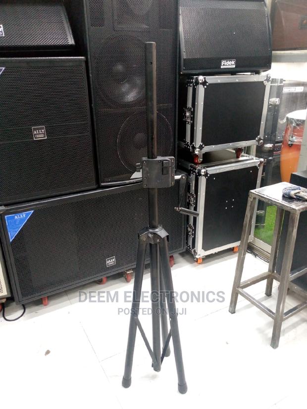 Speaker Stand With Pulley