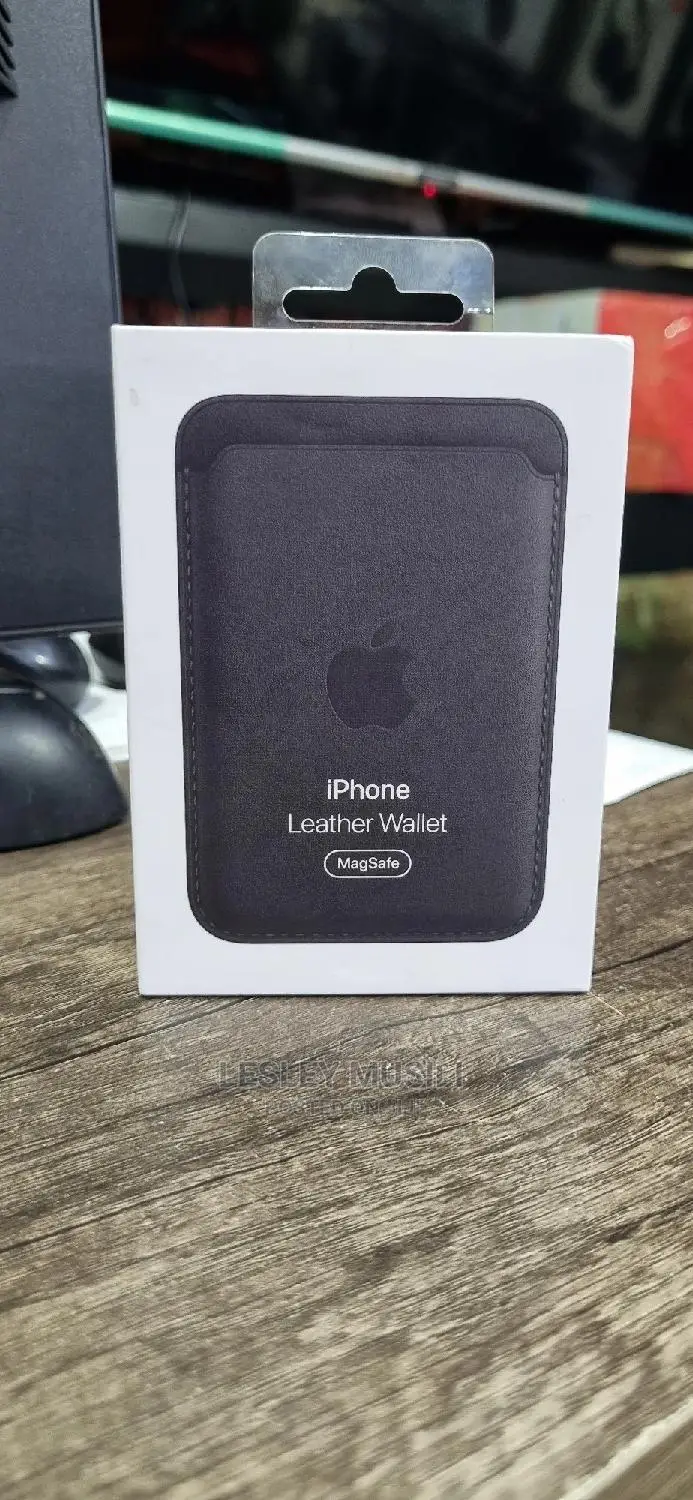 Apple Leather Wallet With Magsafe (For iPhone)
