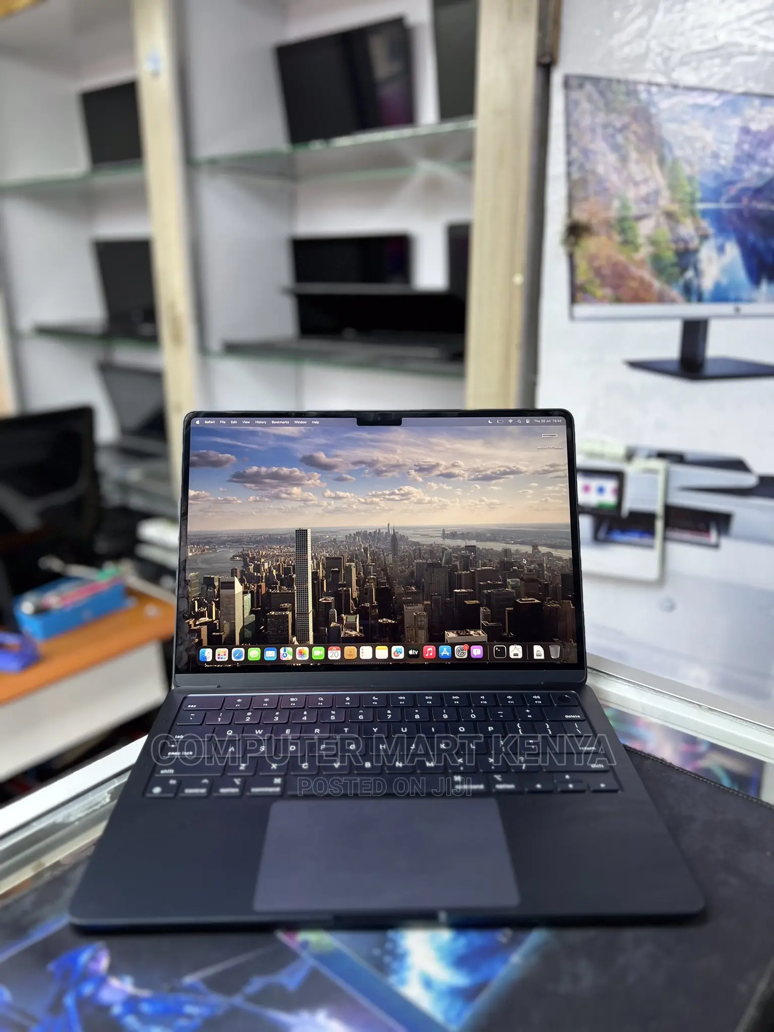 New Laptop Apple MacBook Air 2022 M2 16GB Apple M2 SSD 512GB
