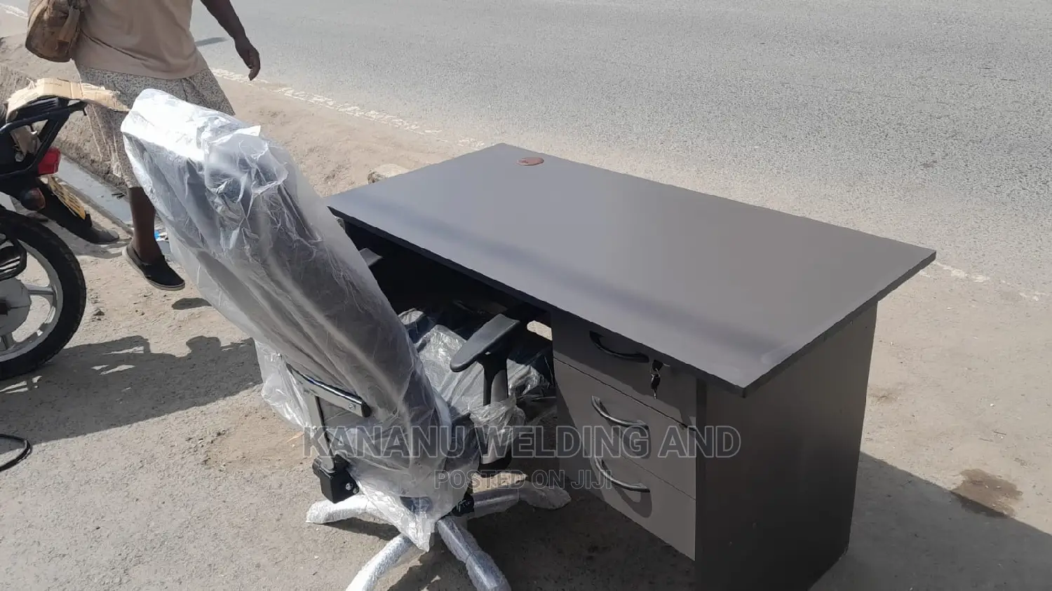 Office Chair  Desk