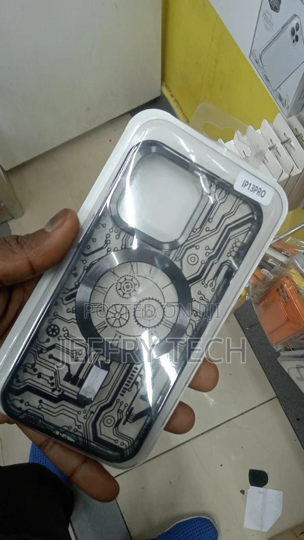Mechanical Gear Gold Plated Magnetic Case iPhone 13 Pro - thumbnail 2