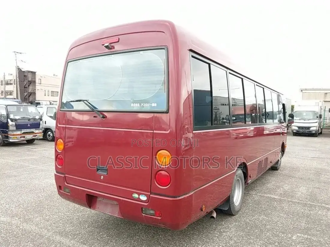 Mitsubishi Fuso Rosa 2016 Red