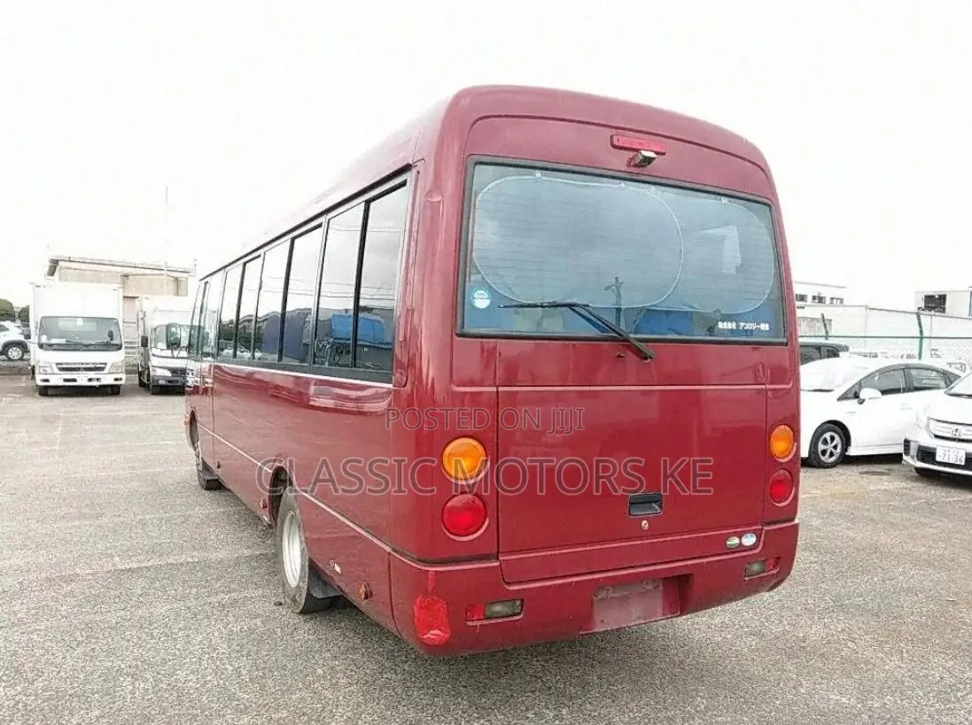 Mitsubishi Fuso Rosa 2016 Red