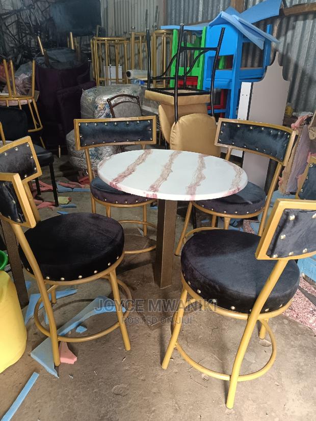 Restaurant Set With Round Table - main view