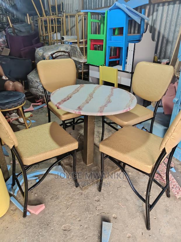 Restaurant Set With Gold Chairs - thumbnail 2
