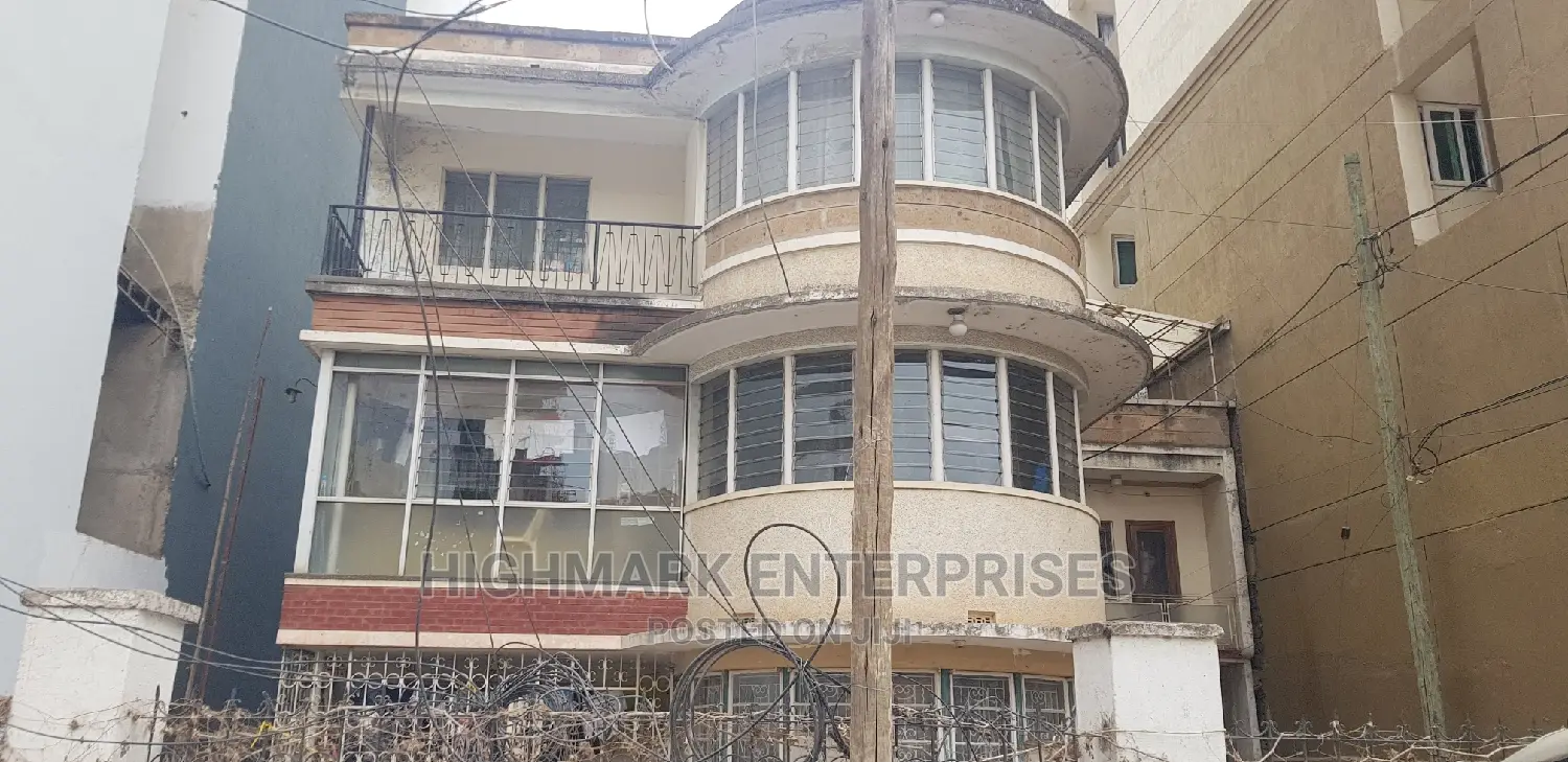 8 Bedroom House for Sale in South C