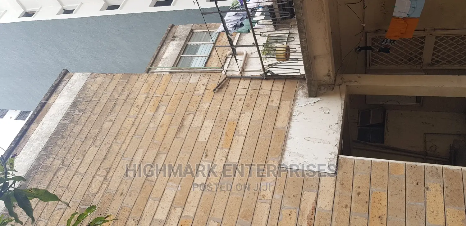 8 Bedroom House for Sale in South C