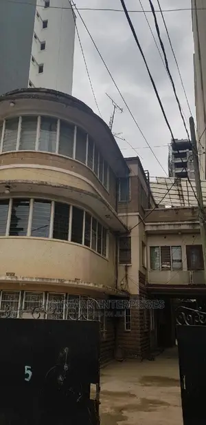 8 Bedroom House for Sale in South C