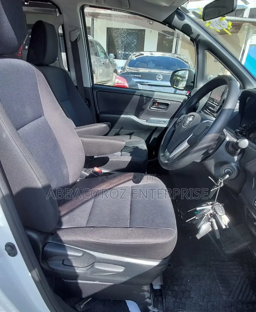 Toyota Voxy 2016 White
