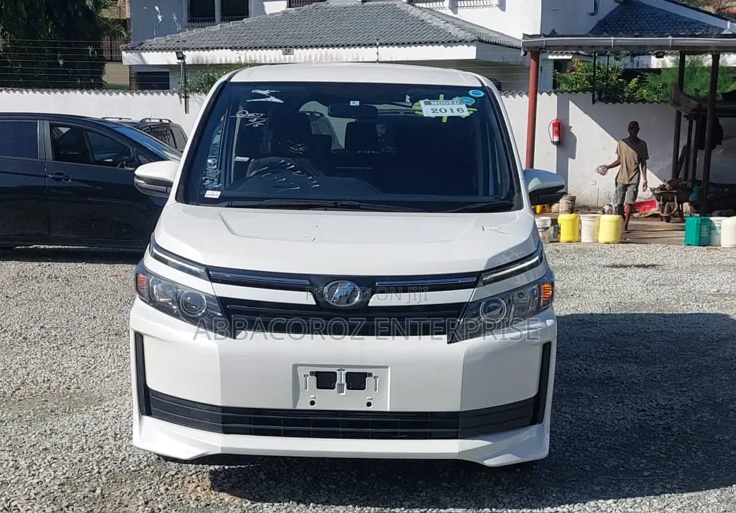 Toyota Voxy 2016 White