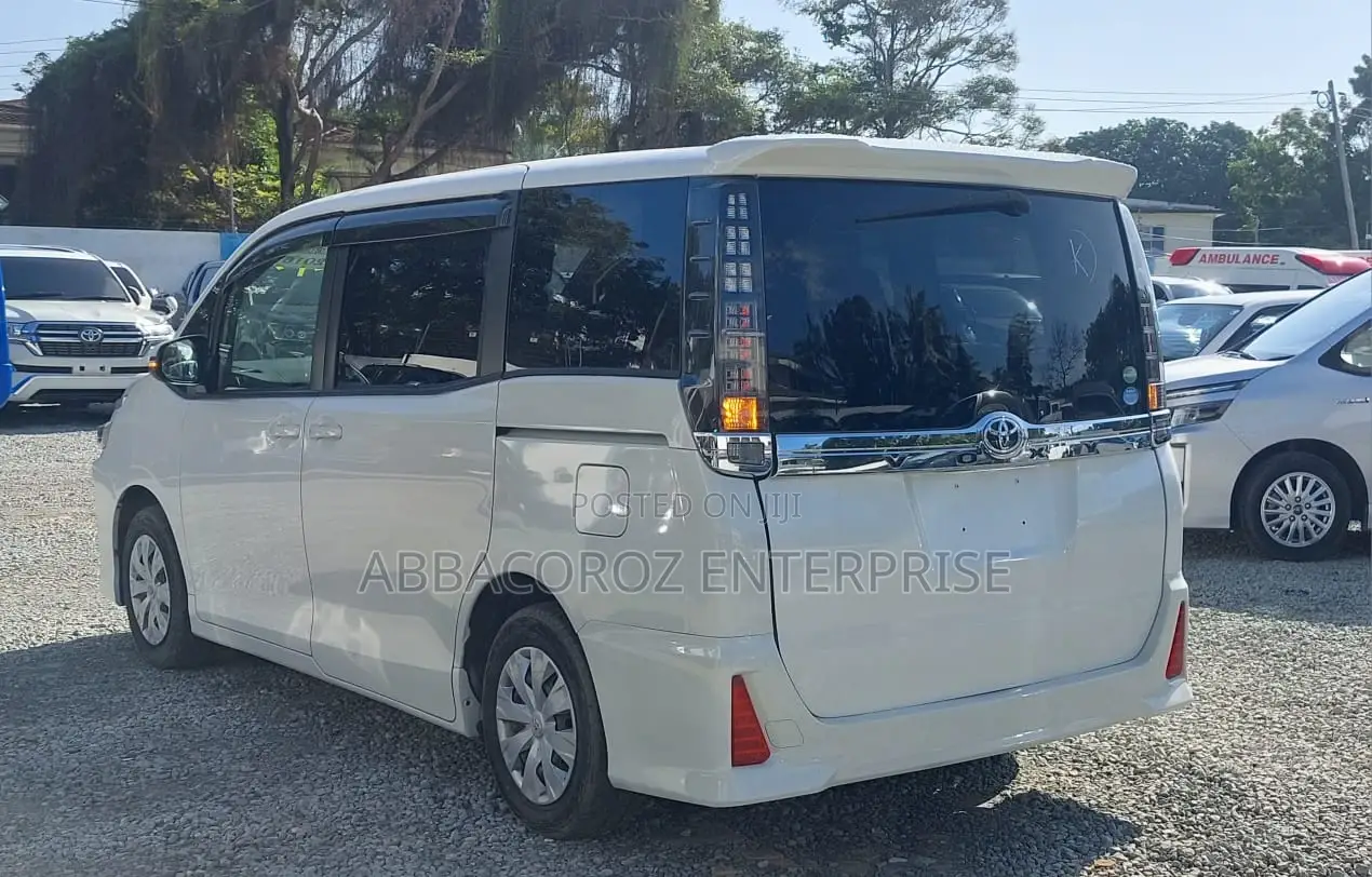 Toyota Voxy 2016 White