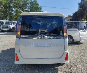 Toyota Voxy 2016 White