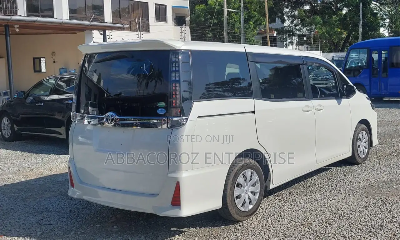 Toyota Voxy 2016 White