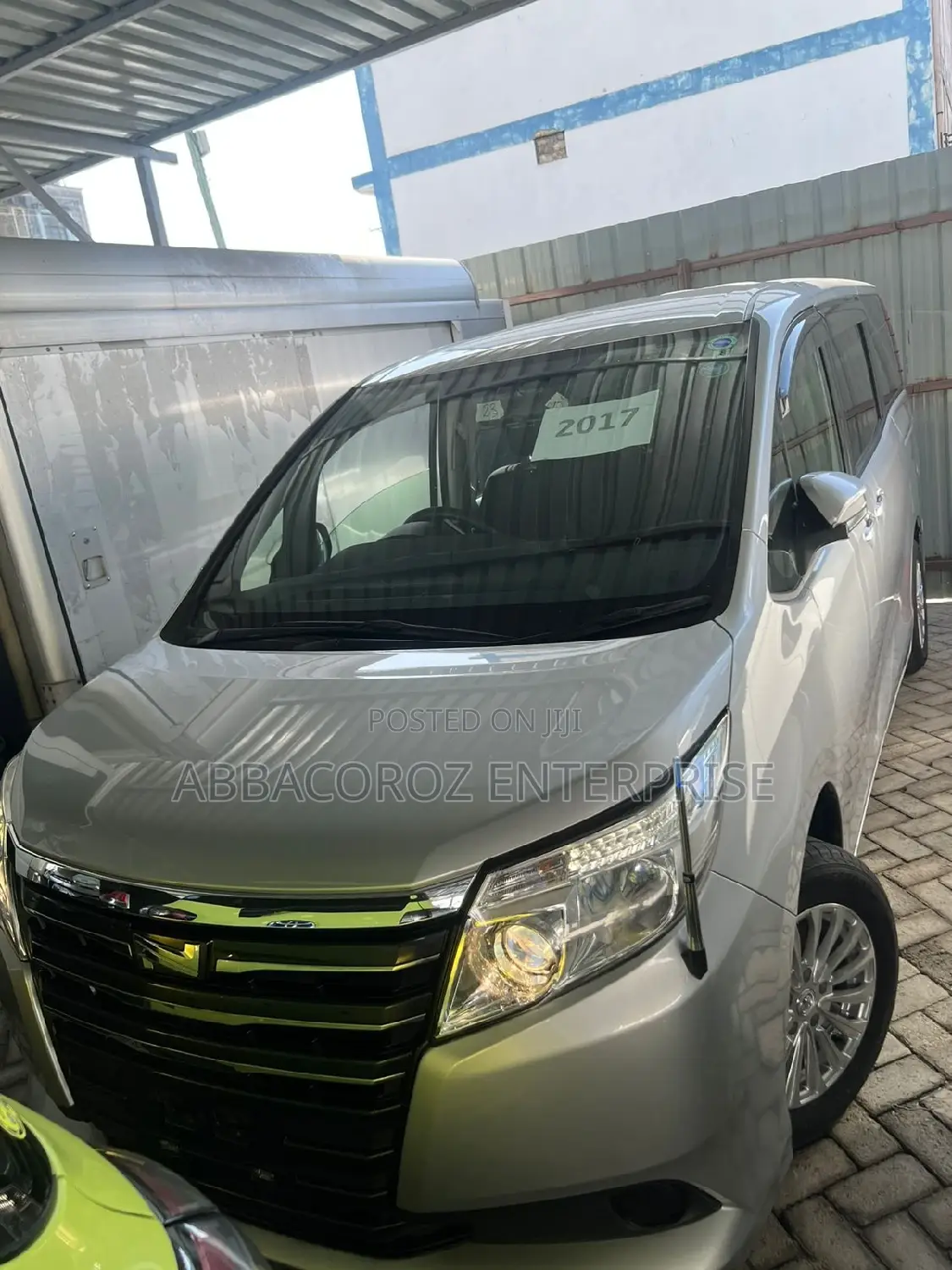 Toyota Noah 2.0 AWD (8 Seater) 2017 Silver