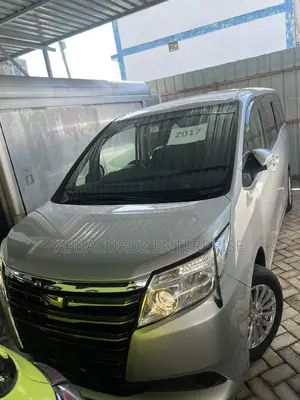 Toyota Noah 2.0 AWD (8 Seater) 2017 Silver