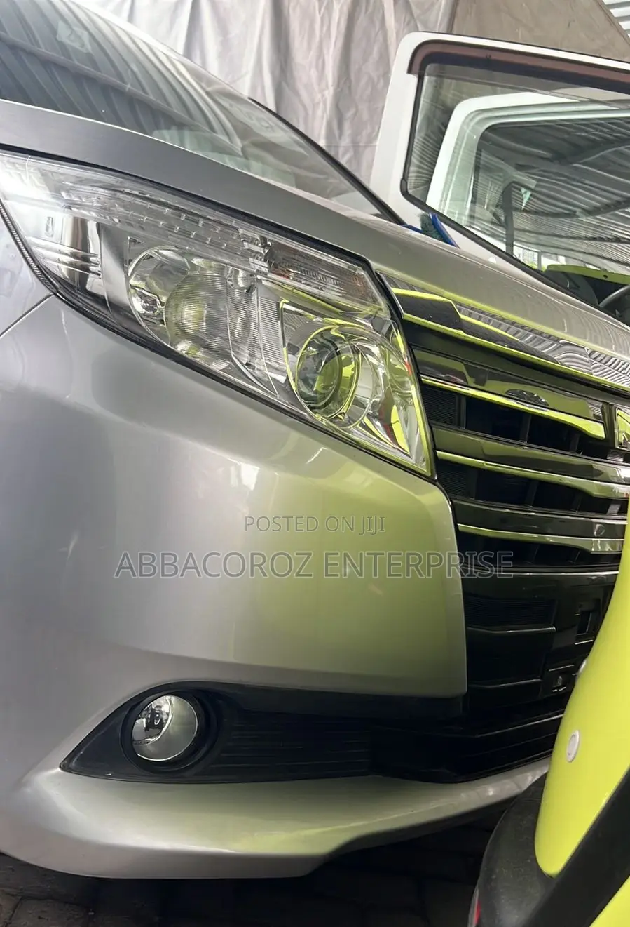 Toyota Noah 2.0 AWD (8 Seater) 2017 Silver