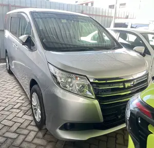 Toyota Noah 2.0 AWD (8 Seater) 2017 Silver