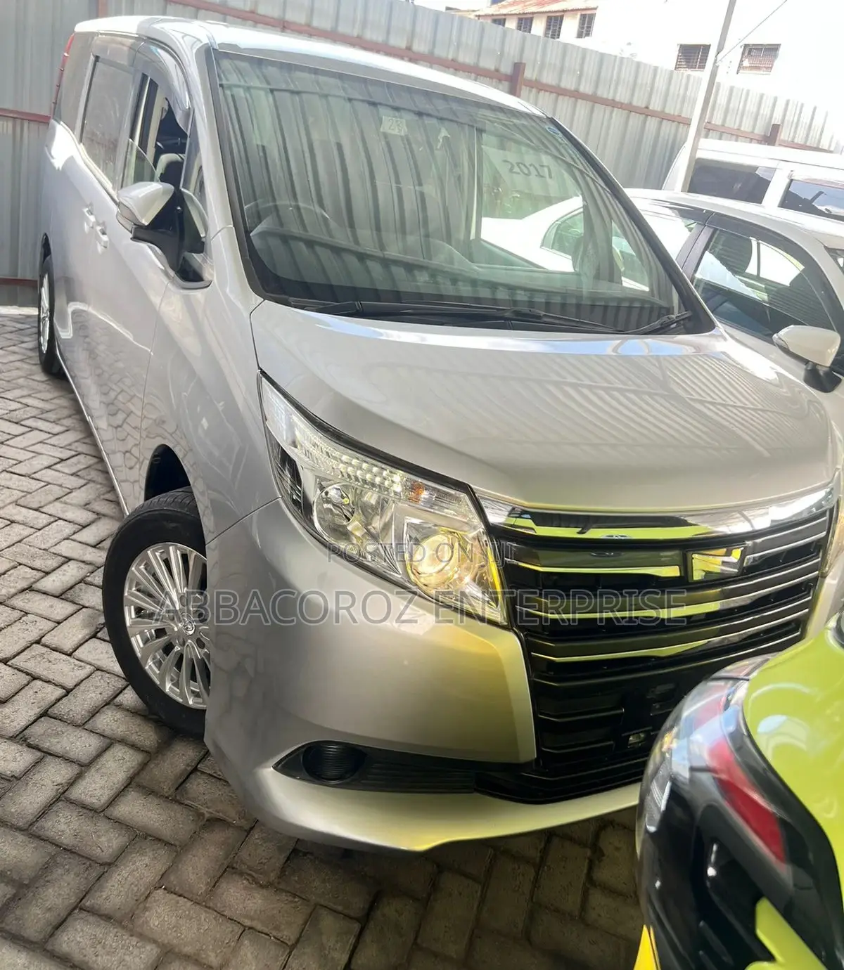 Toyota Noah 2.0 AWD (8 Seater) 2017 Silver