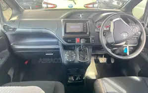 Toyota Noah 2.0 AWD (8 Seater) 2017 Silver