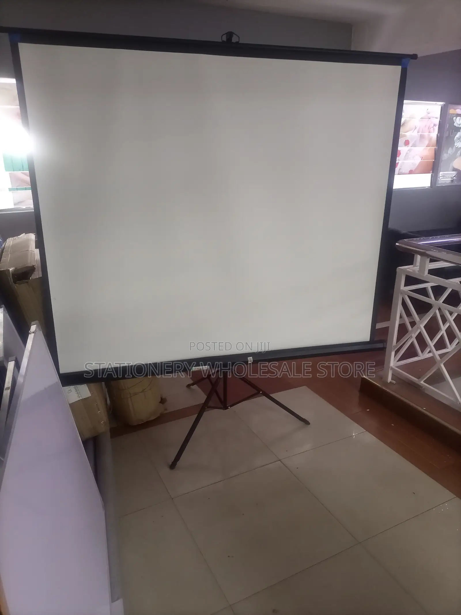 Tripod Projection Screen 72”X72” for Sell.