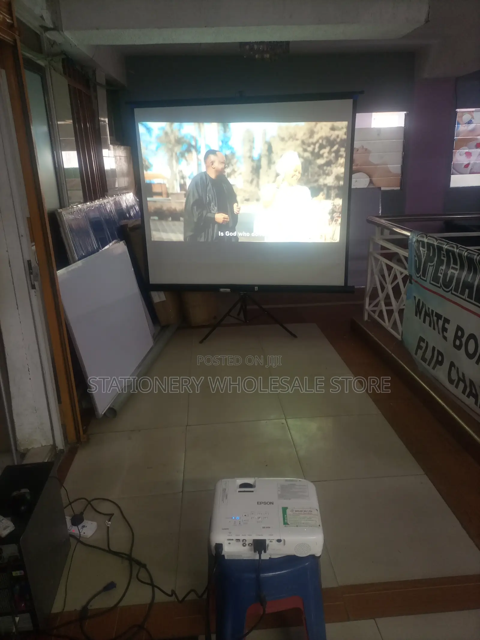 Powerful-Projector-Hire for Vedio Shootings.